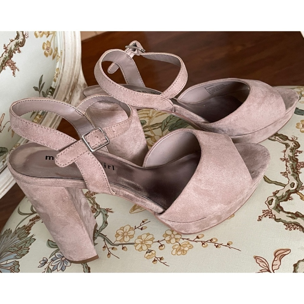 ** BUNDLE SALE 3/$20 ** Madden Girl Tan Platform Heels, Size 8